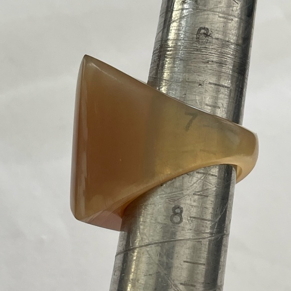 Carved natural horn ring - Picture 9 of 9